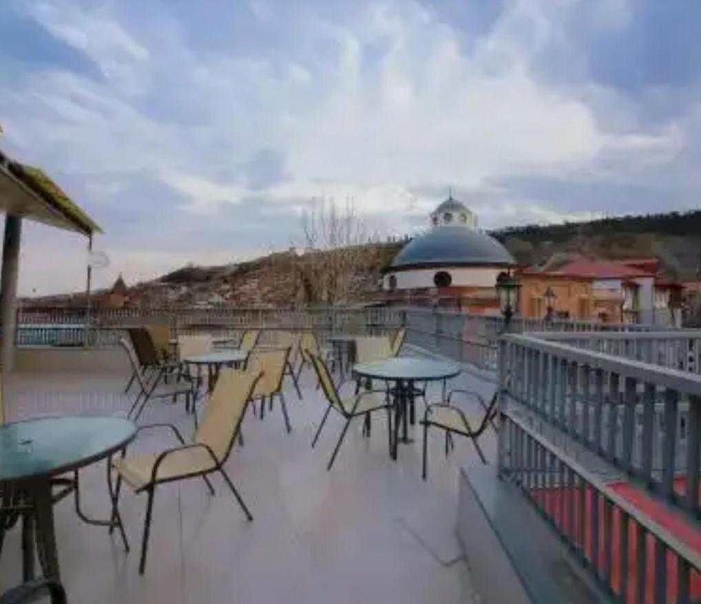 Royal Hotel Tbiliszi Kültér fotó