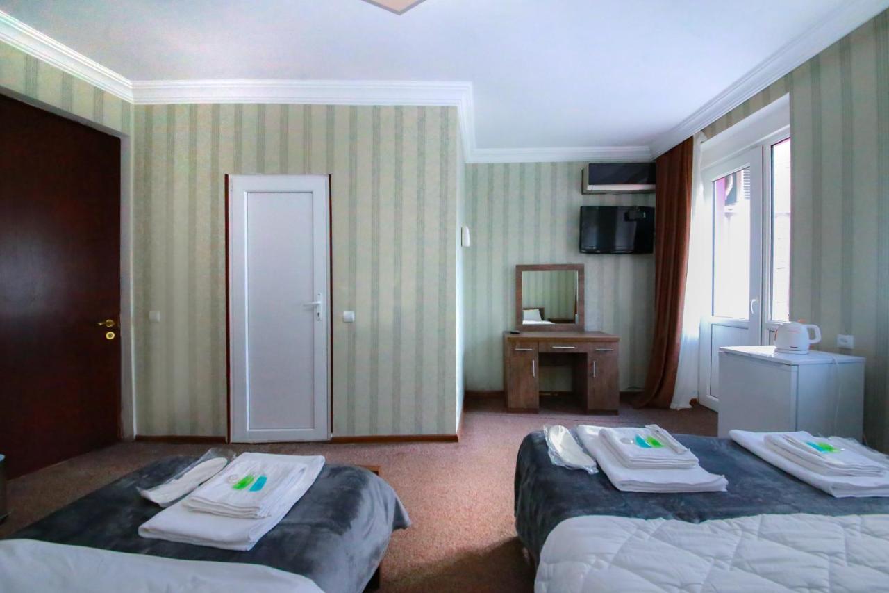 Royal Hotel Tbiliszi Kültér fotó