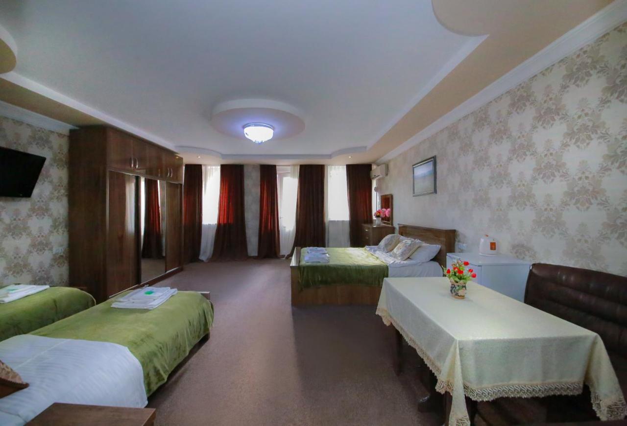 Royal Hotel Tbiliszi Kültér fotó